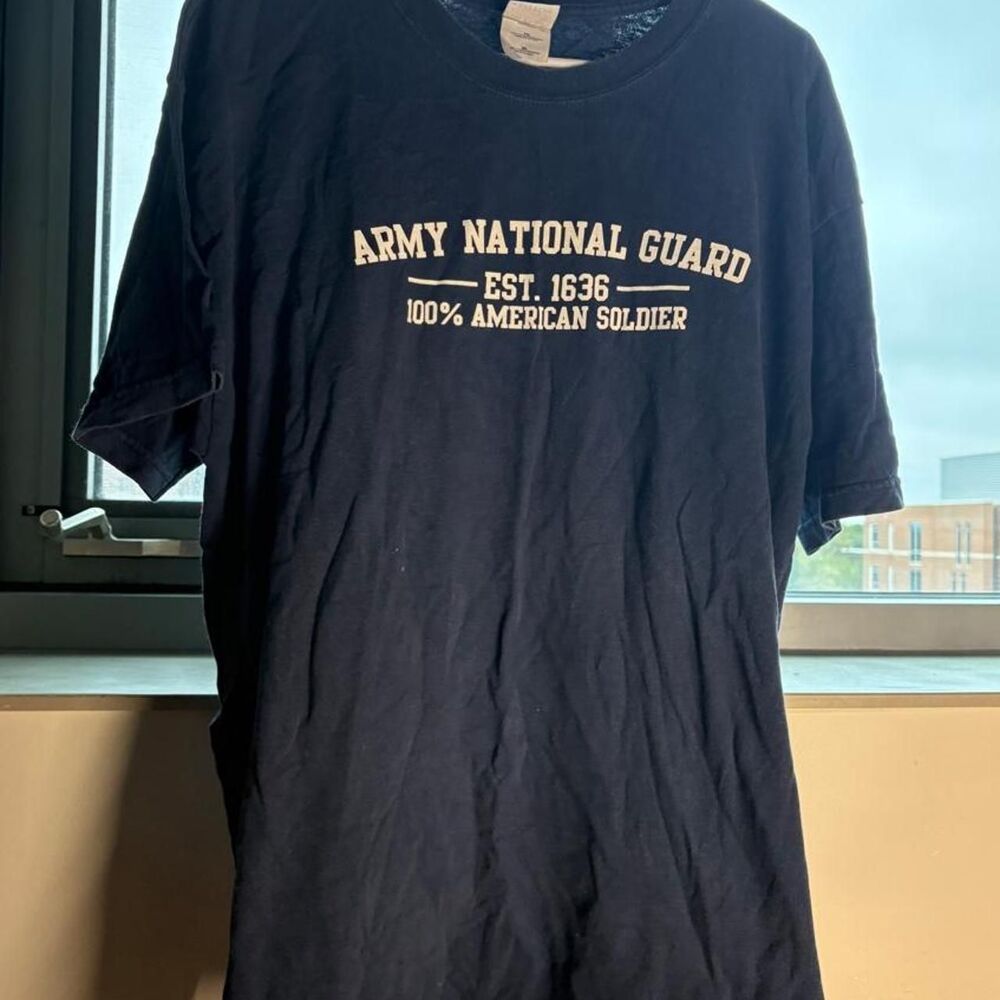Super crazy vintage retro graphic Y2K tee shirt Gildan Army National Guard